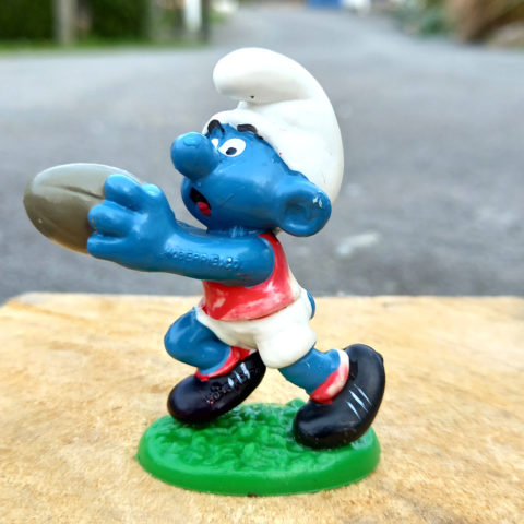 20150 Aussie Rules Football Smurf With Red Shirt (Australischer Footballschlumpf)